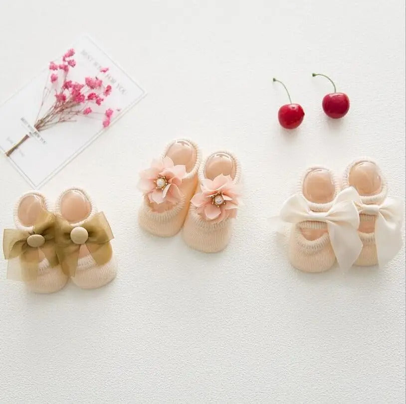 Milo’s Blush Trio – Baby Bow Booties Set (3 Pairs)